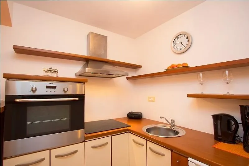 Apartments Matelici Divšići 0*,